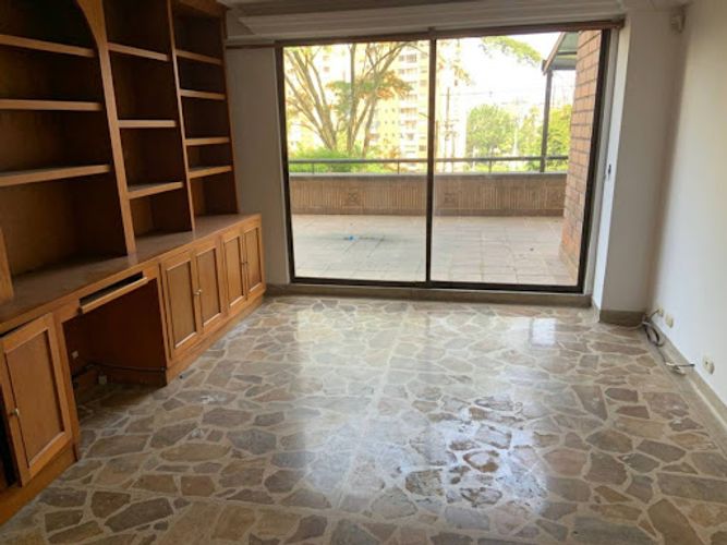 Apartamento de 3 alcobas en arriendo en Los Balsos, Medellín, 260 m² · foto 10 de 12