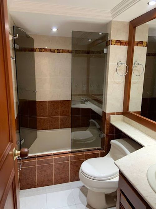 Apartamento de 3 alcobas en arriendo en Los Balsos, Medellín, 260 m² · foto 11 de 12