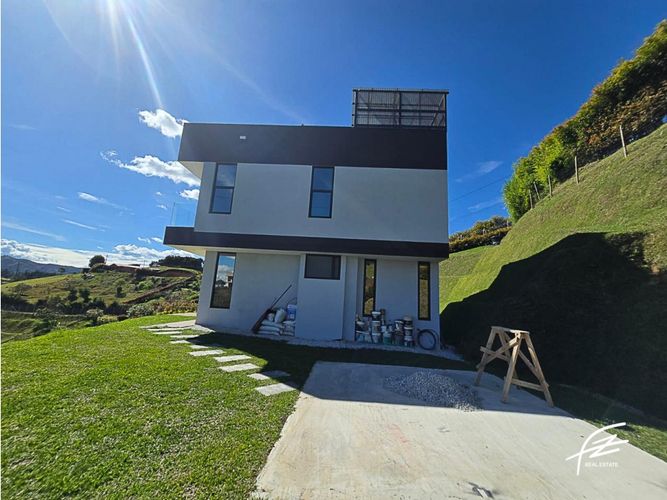 Casa de 4 alcobas en venta en Alto La Compa�Ia, Rionegro, 320 m² · foto 2 de 24