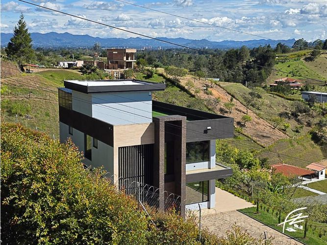 Casa de 4 alcobas en venta en Alto La Compa�Ia, Rionegro, 320 m² · foto 3 de 24
