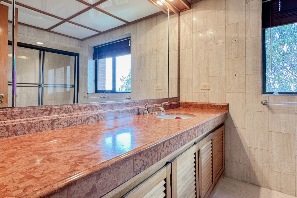 Apartamento en venta en Los Rosales, Bogotá · foto 18 de 24