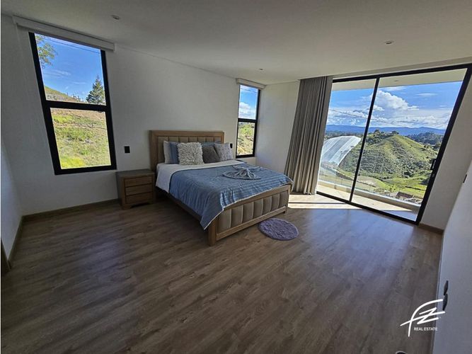 Casa de 4 alcobas en venta en Alto La Compa�Ia, Rionegro, 320 m² · foto 11 de 24