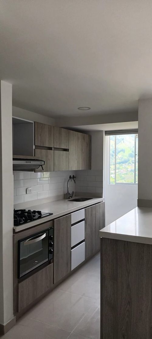 Apartamento de 2 alcobas en venta en Loma De San Jose, Sabaneta, 48 m² · foto 2 de 20