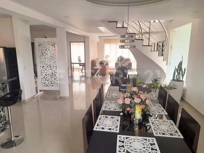 Casa de 5 alcobas en venta en El Castillo, Jamundí, 500 m² · foto 2 de 13