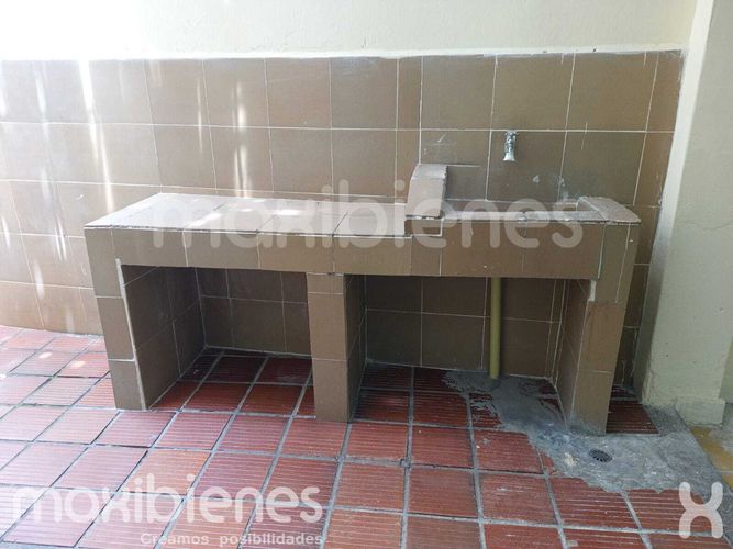 Local en arriendo en La America, Medellín, 330 m² · foto 9 de 14