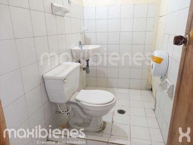 Local en arriendo en La America, Medellín, 330 m² · foto 13 de 14