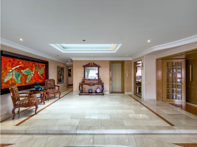 Apartamento de 4 alcobas en venta en La Calleja, Bogotá, 420 m² · foto 2 de 24