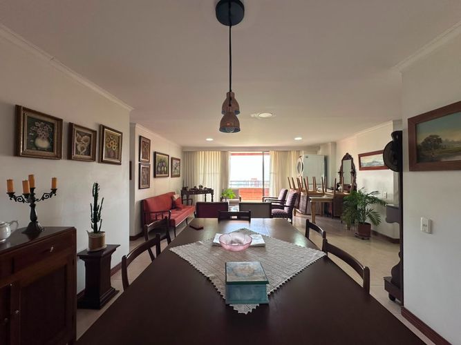 Apartamento de 3 alcobas en arriendo en El Poblado, Medellín, 143 m² · foto 5 de 20