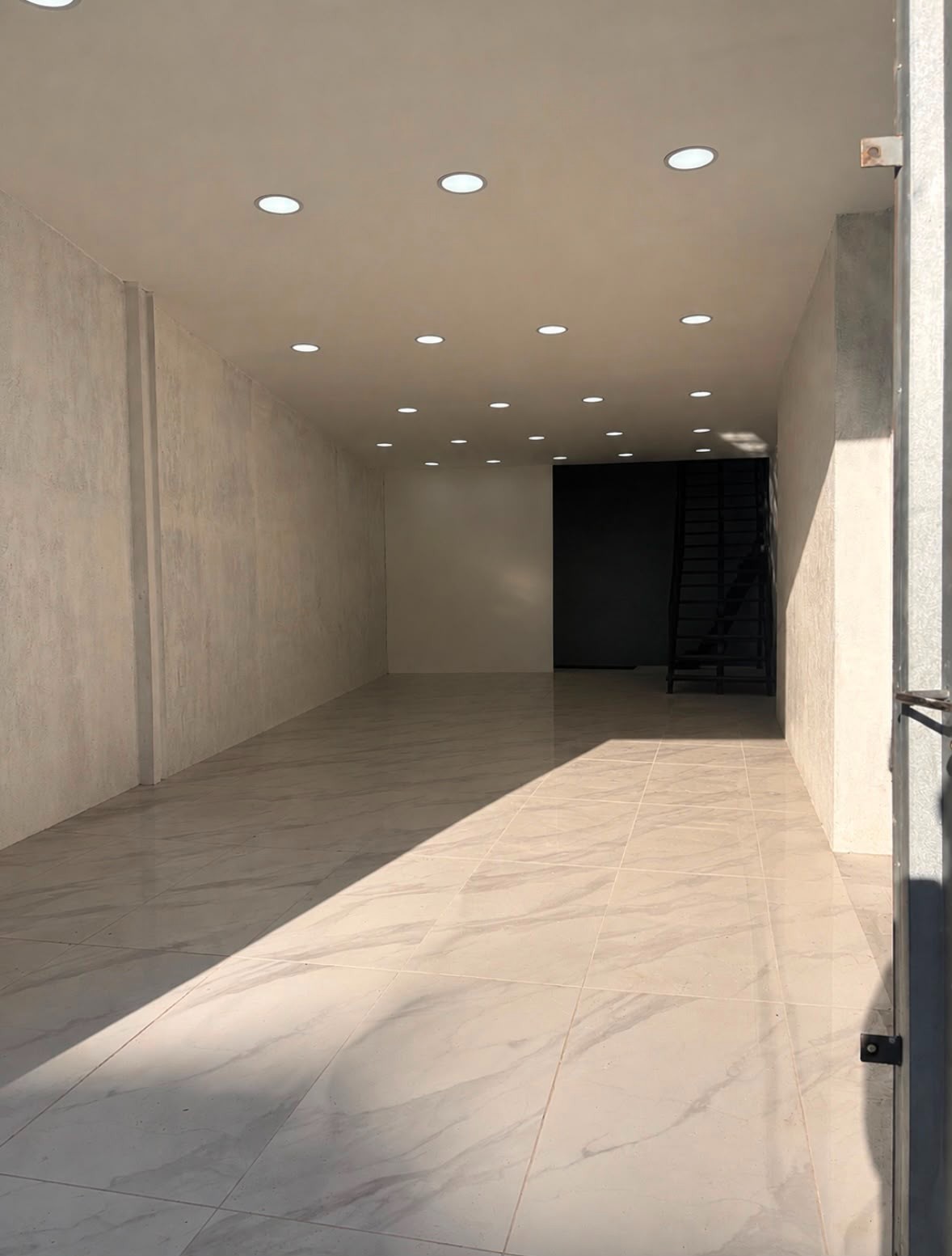 ALQUILER LOCAL DEPOSITO PICK UP LA COMERCIAL