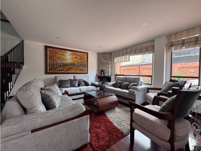 Casa de 3 alcobas en venta en Laura Vicuña, Chía, 240 m² · foto 2 de 24