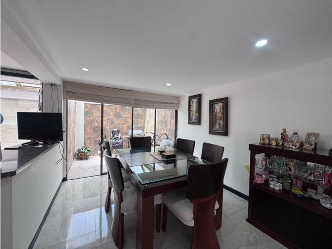 Casa de 3 alcobas en venta en Laura Vicuña, Chía, 240 m² · foto 4 de 24