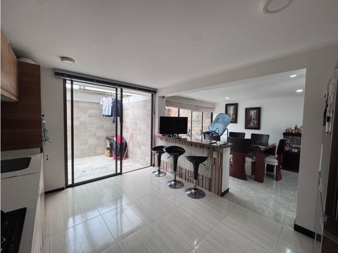 Casa de 3 alcobas en venta en Laura Vicuña, Chía, 240 m² · foto 7 de 24