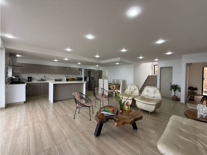 Casa de 4 alcobas en venta en Arroyohondo, Yumbo, 261 m² · foto 3 de 23