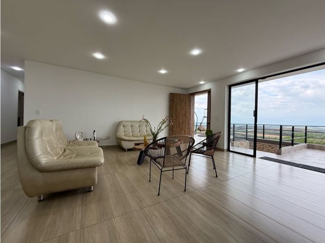 Casa de 4 alcobas en venta en Arroyohondo, Yumbo, 261 m² · foto 4 de 23