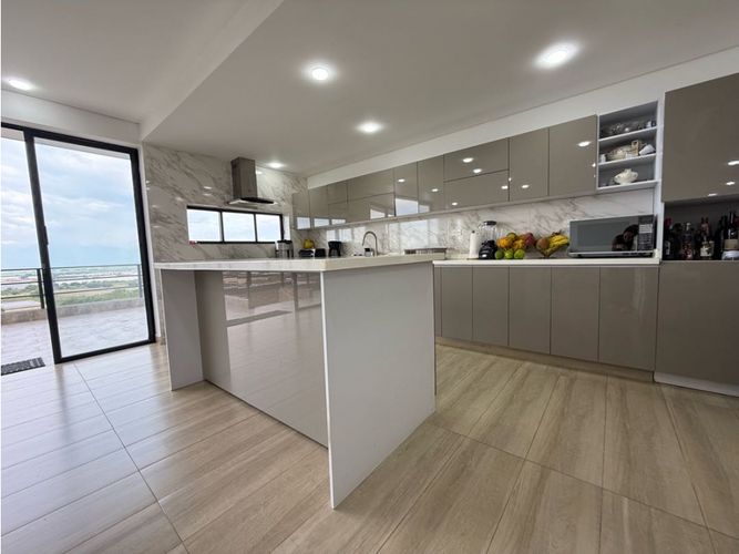 Casa de 4 alcobas en venta en Arroyohondo, Yumbo, 261 m² · foto 5 de 23