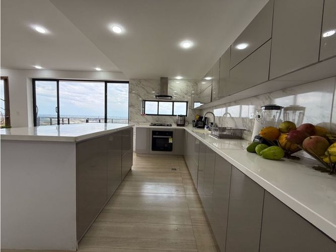 Casa de 4 alcobas en venta en Arroyohondo, Yumbo, 261 m² · foto 6 de 23