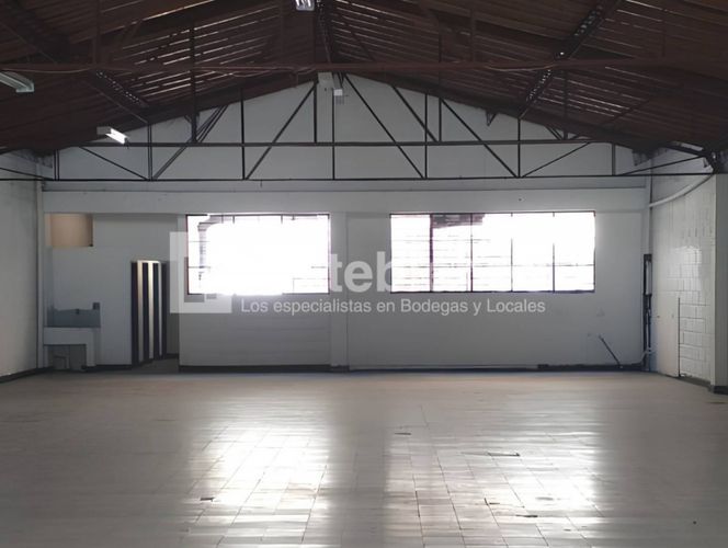 Bodega en arriendo en El Poblado, Medellín, 290 m² · foto 2 de 4