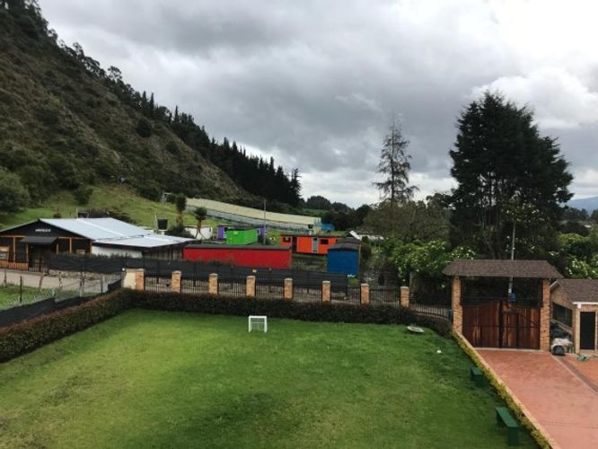 Casa de 6 alcobas en arriendo en Cota · foto 2 de 13