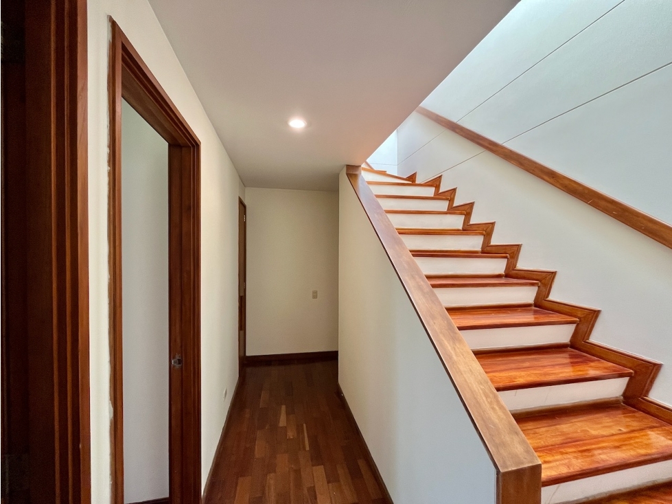Casa en venta en Colina Campestre, Bogotá · foto 8 de 23