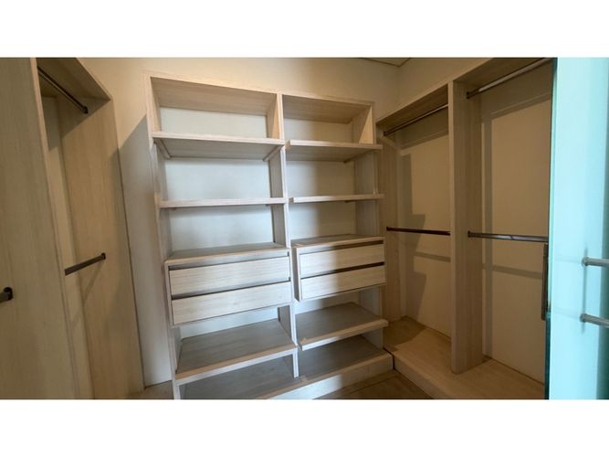 Apartamento de 1 alcoba en venta en Asomadera No.3, Medellín, 76 m² · foto 15 de 19