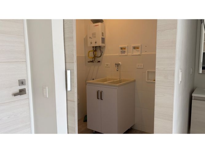 Apartamento de 1 alcoba en venta en Asomadera No.3, Medellín, 76 m² · foto 16 de 19