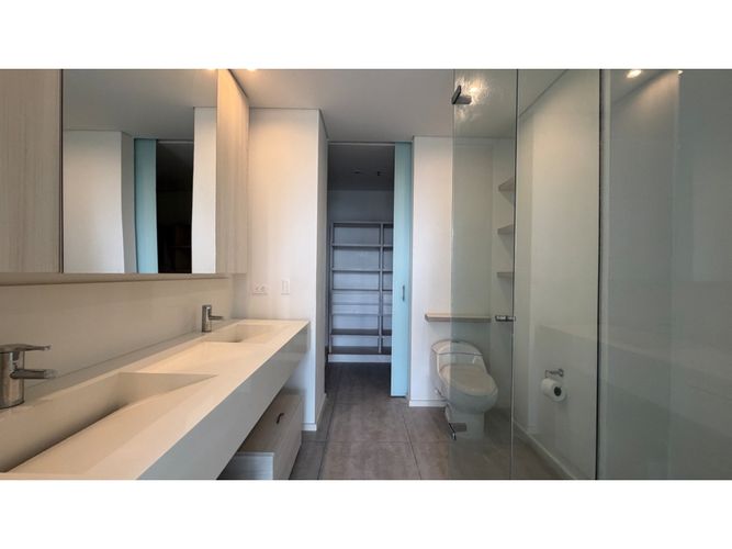 Apartamento de 1 alcoba en venta en Asomadera No.3, Medellín, 76 m² · foto 18 de 19