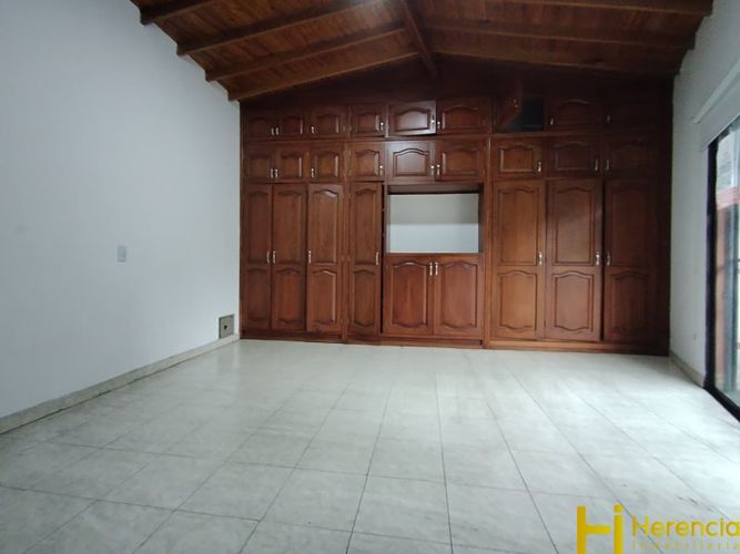 Casa de 3 alcobas en venta en Colasania, Medellín, 220 m² · foto 11 de 22