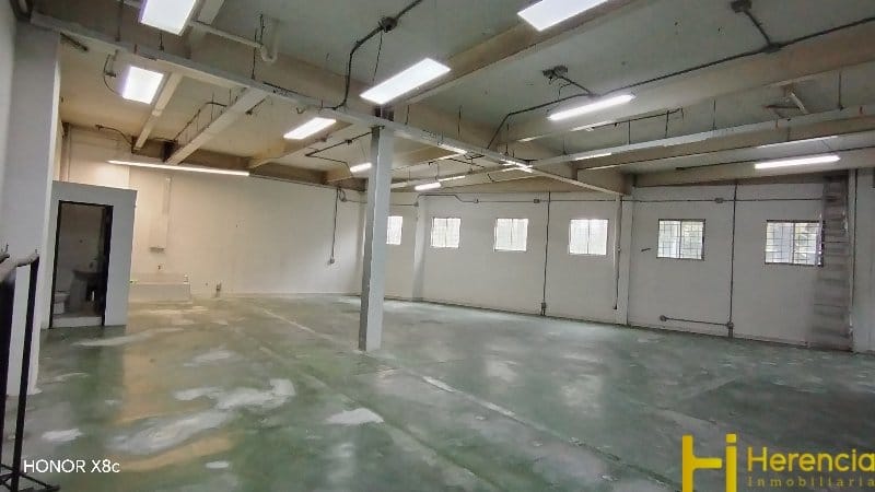 Bodega en venta en Monteazul, Sabaneta, 809 m² · foto 2 de 24