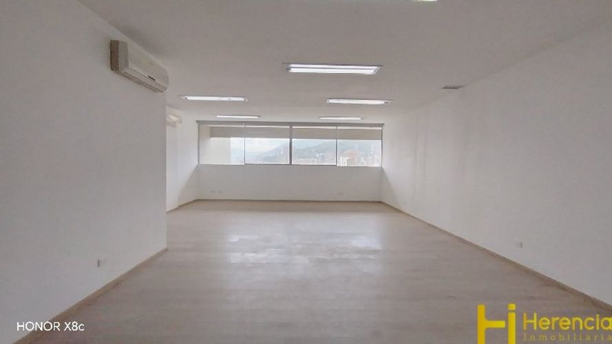 Oficina en arriendo en Los Balsos, Medellín, 52 m² · foto 2 de 9