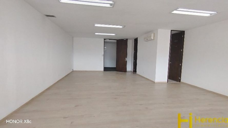 Oficina en arriendo en Los Balsos, Medellín, 52 m² · foto 3 de 9