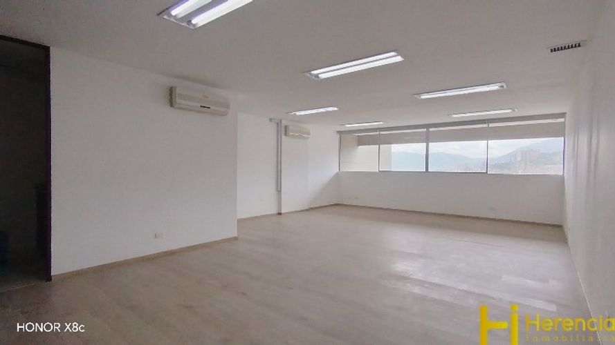 Oficina en arriendo en Los Balsos, Medellín, 52 m² · foto 4 de 9
