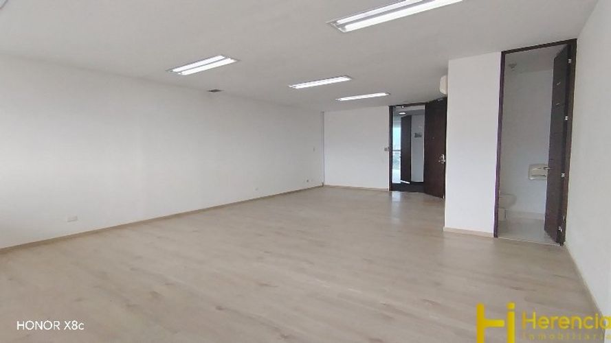 Oficina en arriendo en Los Balsos, Medellín, 52 m² · foto 5 de 9