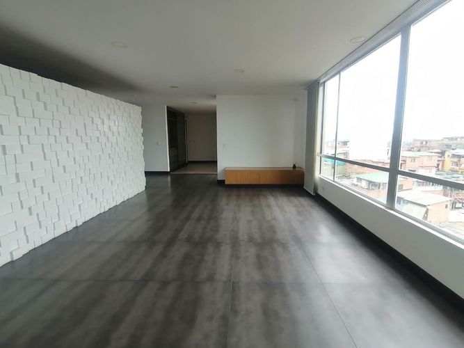 Apartamento de 3 alcobas en venta en Maria Cristina, Bogotá, 140 m² · foto 2 de 24