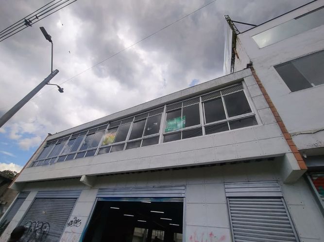 Bodega en arriendo en La América, Medellín, 290 m² · foto 2 de 8