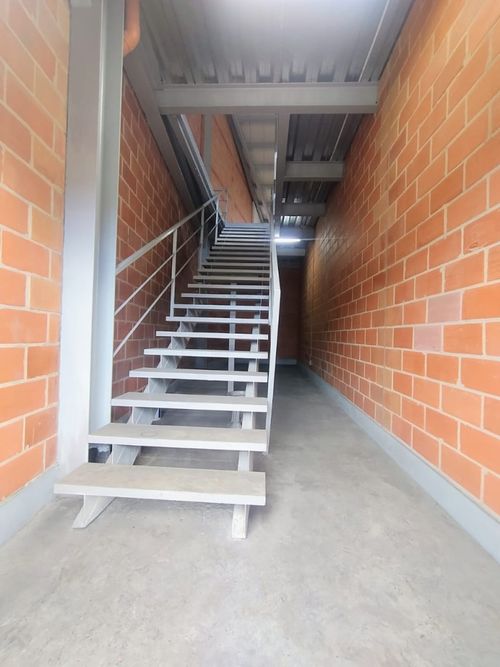 Bodega en arriendo en La América, Medellín, 290 m² · foto 3 de 8