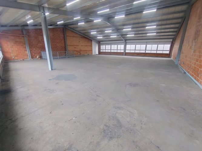 Bodega en arriendo en La América, Medellín, 290 m² · foto 4 de 8