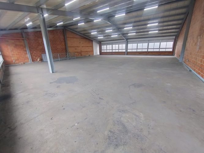 Bodega en arriendo en La América, Medellín, 290 m² · foto 5 de 8