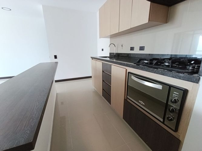 Apartamento de 3 alcobas en arriendo en Loma Del Escobero, Envigado, 104 m² · foto 2 de 16