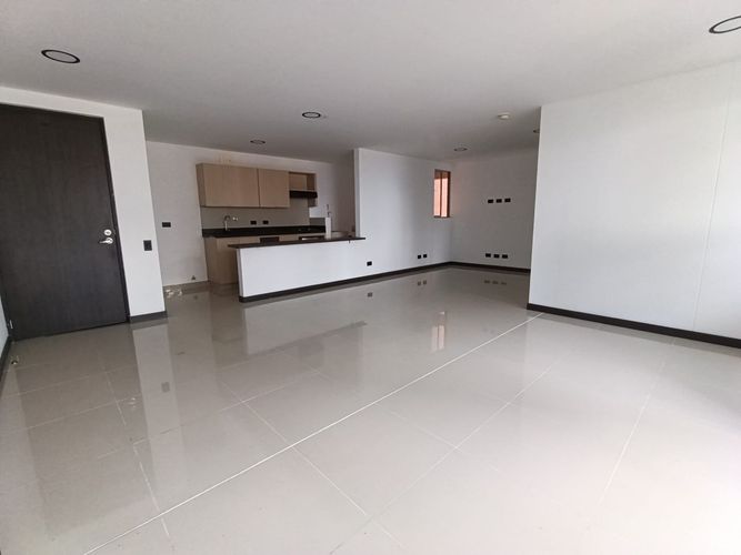 Apartamento de 3 alcobas en arriendo en Loma Del Escobero, Envigado, 104 m² · foto 5 de 16