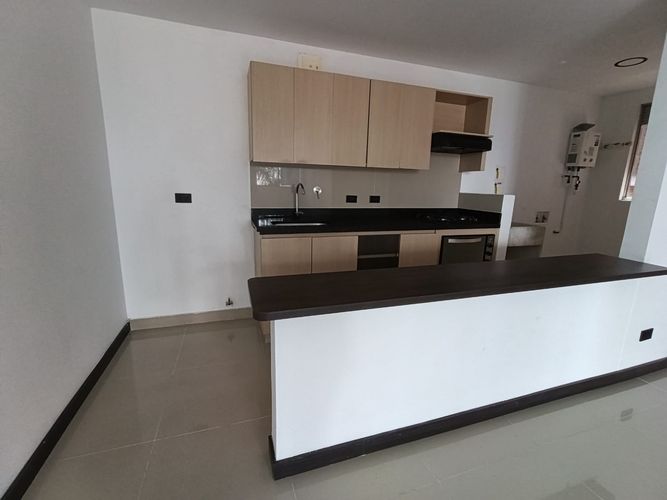 Apartamento de 3 alcobas en arriendo en Loma Del Escobero, Envigado, 104 m² · foto 7 de 16