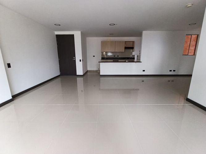 Apartamento de 3 alcobas en arriendo en Loma Del Escobero, Envigado, 104 m² · foto 8 de 16