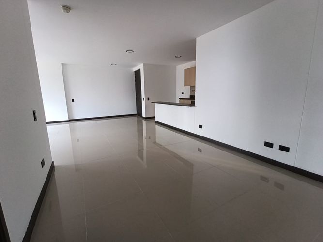 Apartamento de 3 alcobas en arriendo en Loma Del Escobero, Envigado, 104 m² · foto 10 de 16
