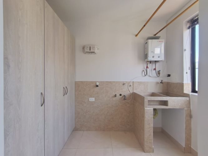 Apartamento de 3 alcobas en arriendo en Laureles, Medellín, 90 m² · foto 7 de 19
