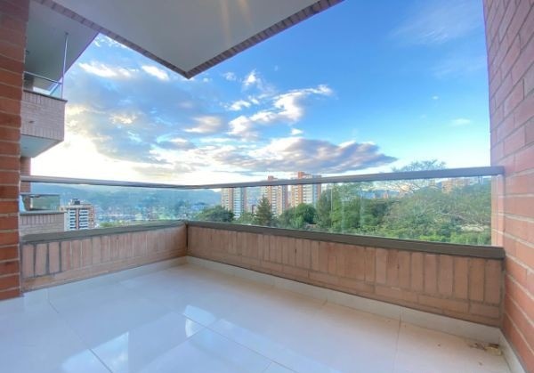 Apartamento en arriendo en Loma Del Esmeraldal, Envigado · foto 2 de 13