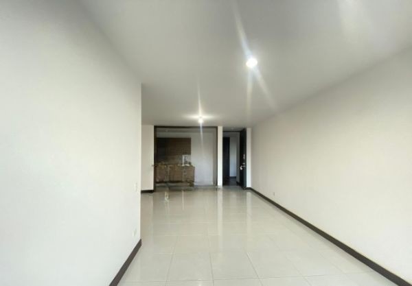 Apartamento en arriendo en Loma Del Esmeraldal, Envigado · foto 4 de 13