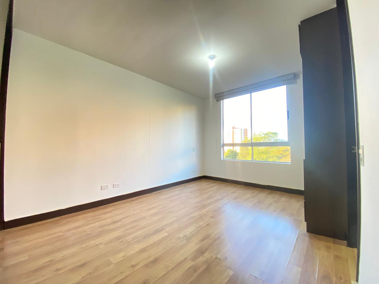 Apartamento en arriendo en Loma Del Esmeraldal, Envigado · foto 7 de 13