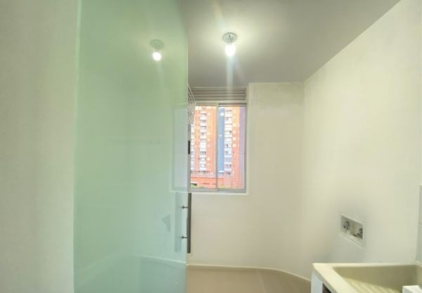 Apartamento en arriendo en Loma Del Esmeraldal, Envigado · foto 10 de 13