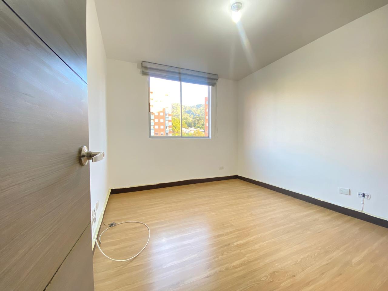 Apartamento en arriendo en Loma Del Esmeraldal, Envigado · foto 12 de 13