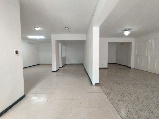 Local en arriendo en Laureles, Medellín, 430 m² · foto 4 de 20