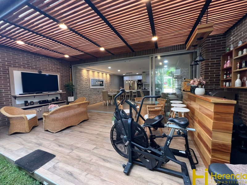 3BR House in El Poblado (200 m²) for Sale - 2